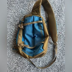 Like new Patagonia atom 8L cross bag OBO